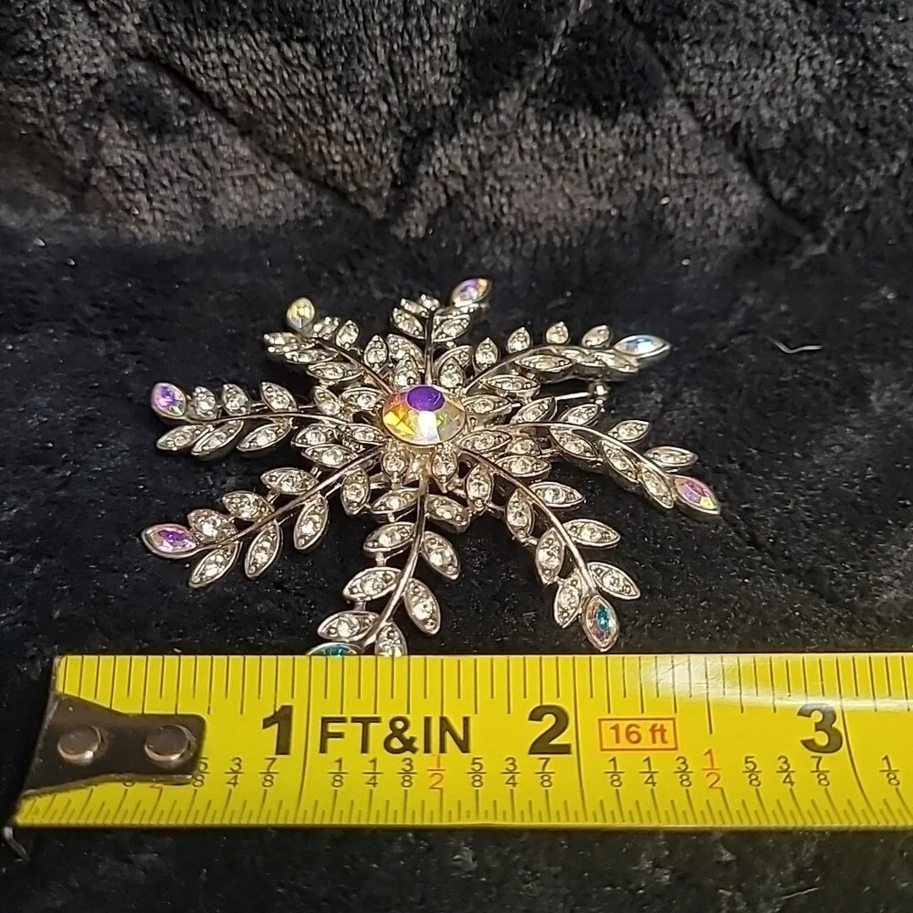 Avon Snowflake Brooch Pin Silver Plate Aurora‎ Borealis Rhinestone